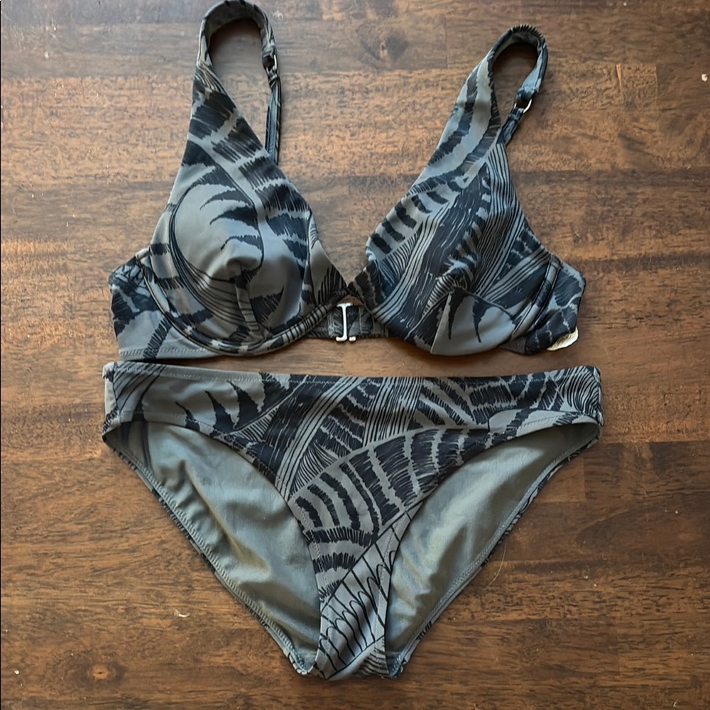 Athleta Bra Stylish Green and Black Patterned Women's Bikini